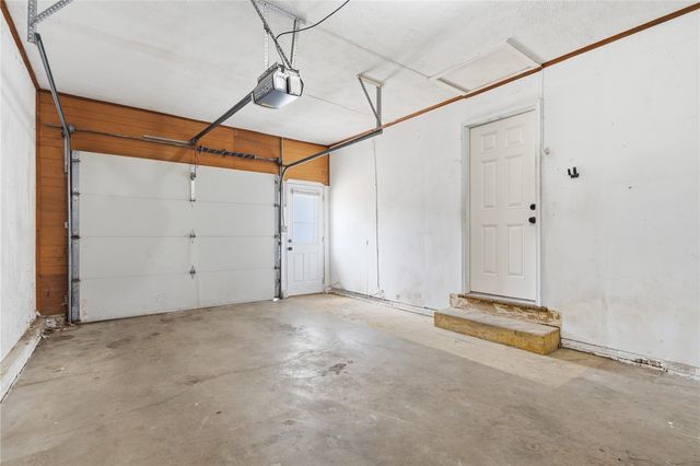 2033 Coldstream Avenue NE, Cedar Rapids, IA 52402