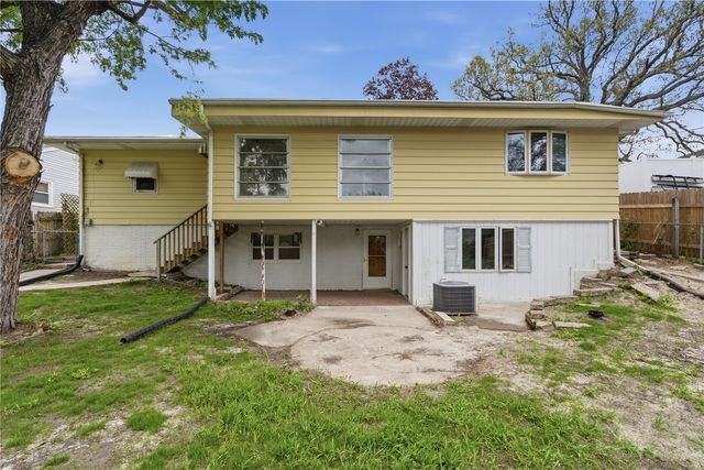 2033 Coldstream Avenue NE, Cedar Rapids, IA 52402