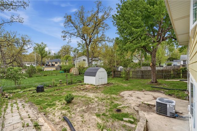 2033 Coldstream Avenue NE, Cedar Rapids, IA 52402