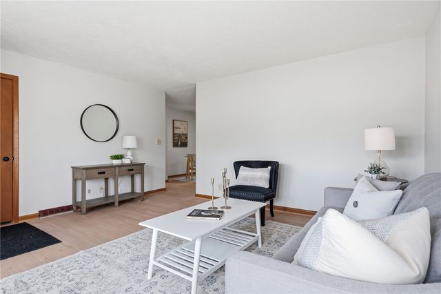 2033 Coldstream Avenue NE, Cedar Rapids, IA 52402