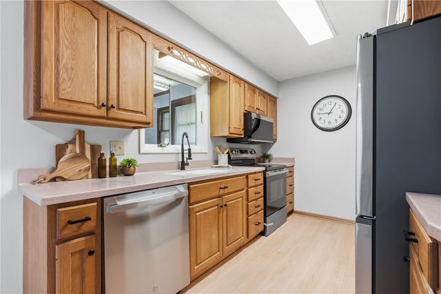 2033 Coldstream Avenue NE, Cedar Rapids, IA 52402
