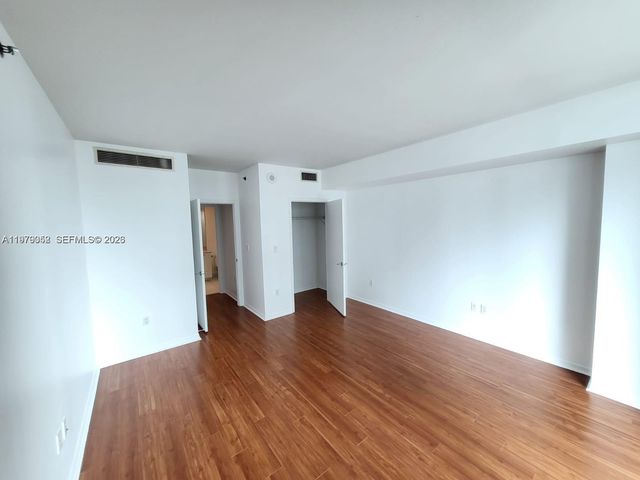 500 Brickell Ave 2906, Miami, FL 33131