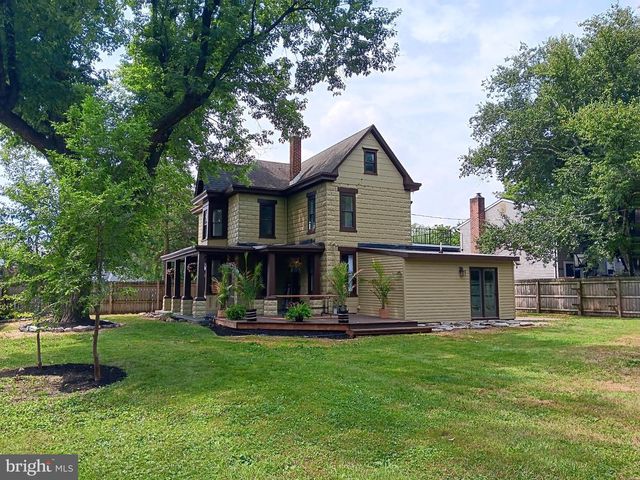 421 C ST, Carlisle, PA 17013