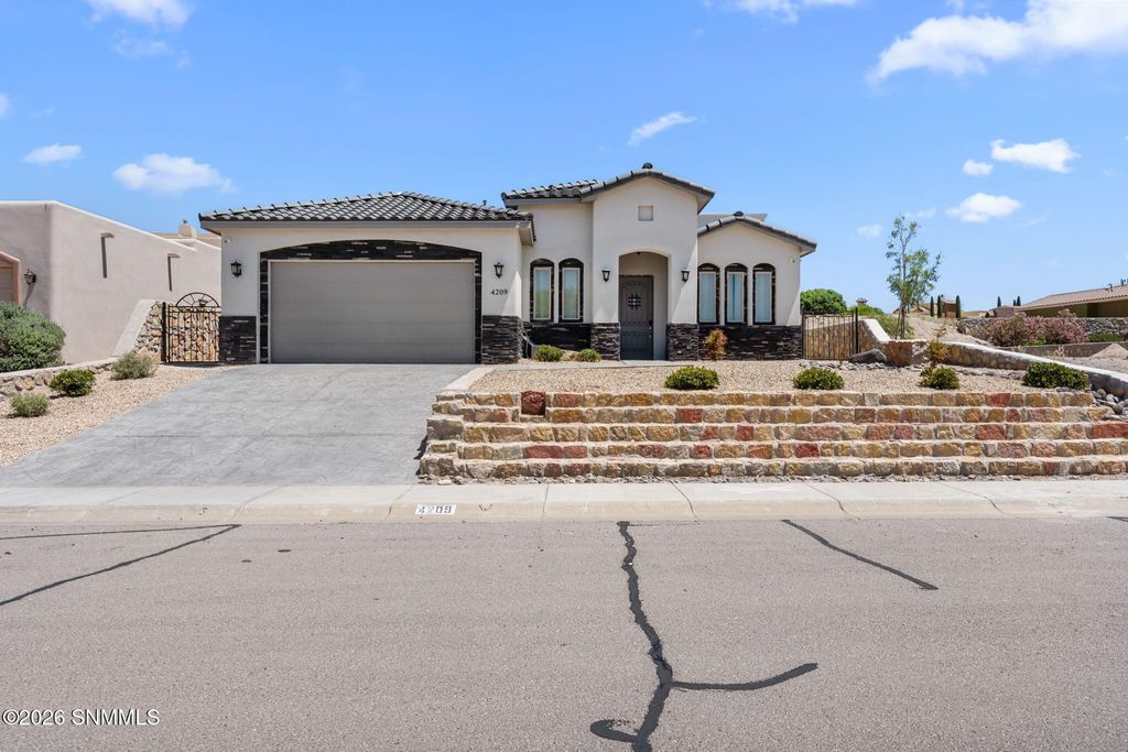 4209 Tres Ninos Drive, Las Cruces, NM 88011