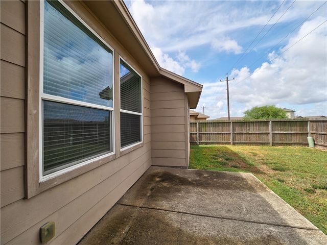 7505 Killebrew Dr, Corpus Christi, TX 78414
