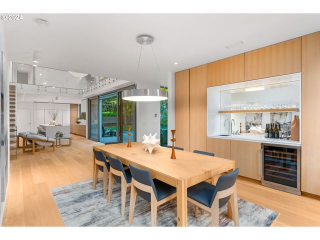 948 S PALATINE HILL Rd, Portland, OR 97219