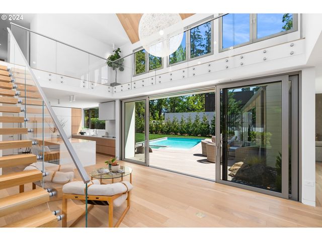 948 S PALATINE HILL Rd, Portland, OR 97219