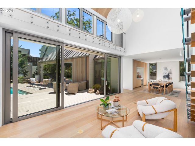 948 S PALATINE HILL Rd, Portland, OR 97219