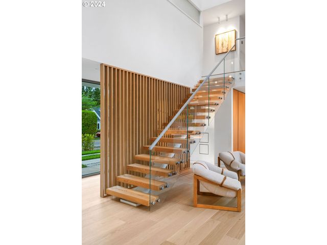 948 S PALATINE HILL Rd, Portland, OR 97219