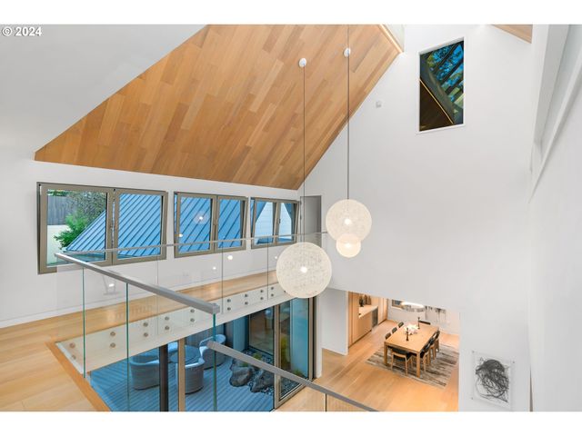 948 S PALATINE HILL Rd, Portland, OR 97219