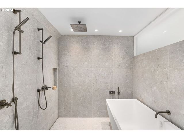 948 S PALATINE HILL Rd, Portland, OR 97219