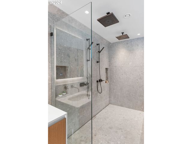 948 S PALATINE HILL Rd, Portland, OR 97219