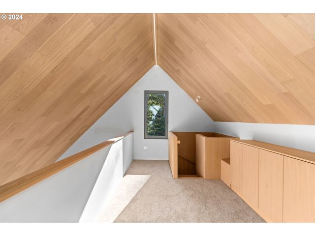 948 S PALATINE HILL Rd, Portland, OR 97219