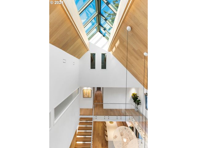 948 S PALATINE HILL Rd, Portland, OR 97219