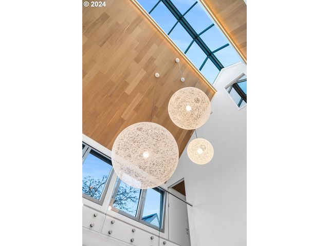 948 S PALATINE HILL Rd, Portland, OR 97219