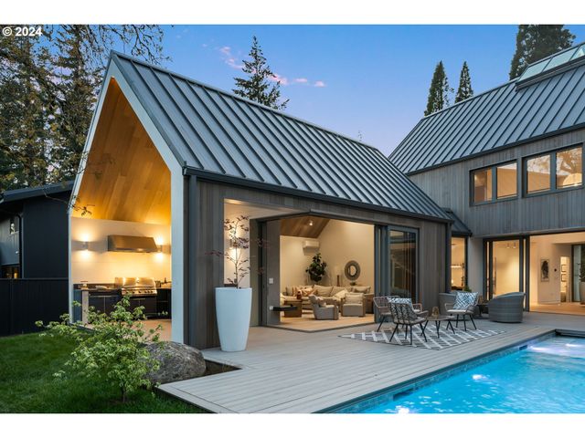 948 S PALATINE HILL Rd, Portland, OR 97219