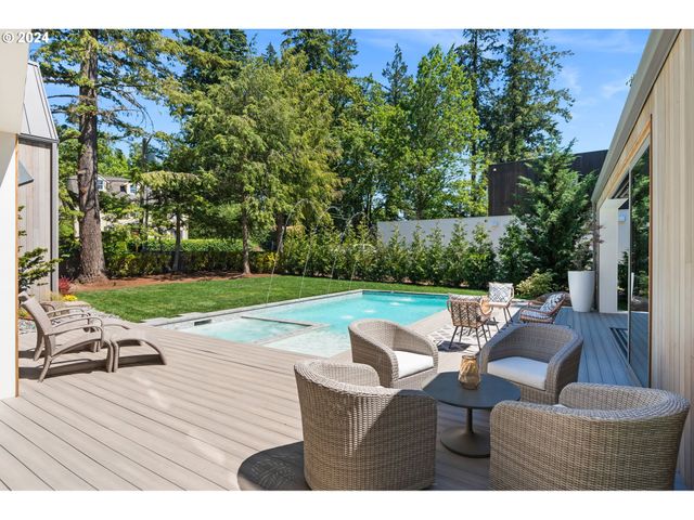 948 S PALATINE HILL Rd, Portland, OR 97219