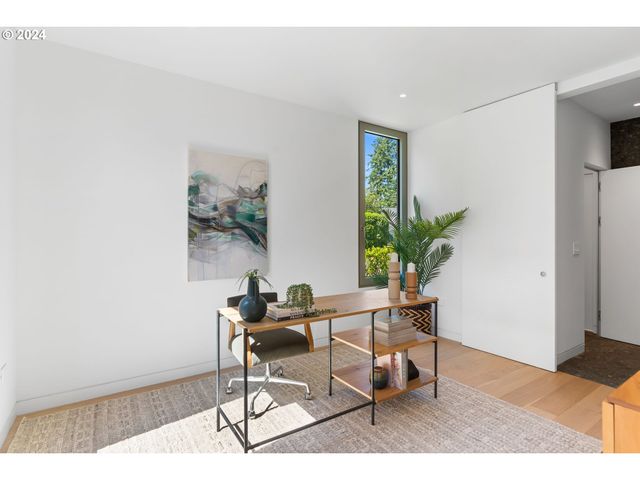 948 S PALATINE HILL Rd, Portland, OR 97219