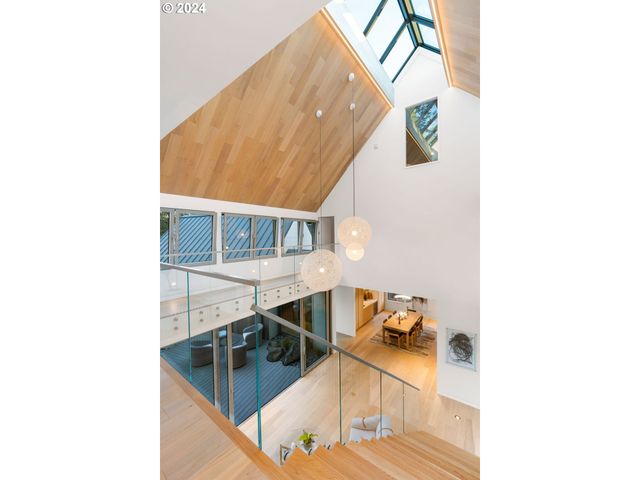 948 S PALATINE HILL Rd, Portland, OR 97219