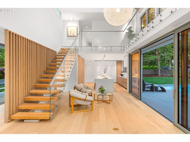 948 S PALATINE HILL Rd, Portland, OR 97219