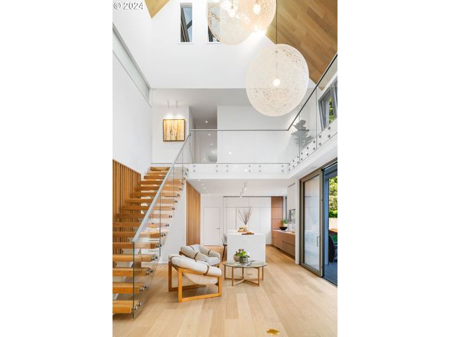 948 S PALATINE HILL Rd, Portland, OR 97219