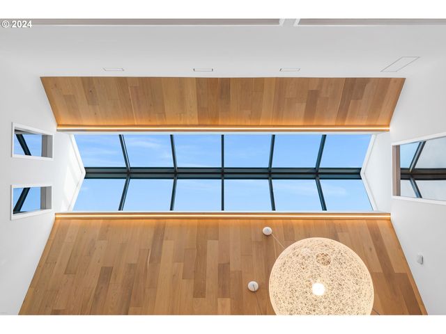 948 S PALATINE HILL Rd, Portland, OR 97219