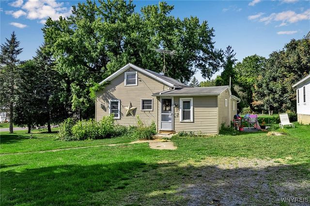 6513 East Bethany Leroy Road, Stafford, NY 14143