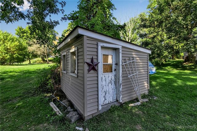 6513 East Bethany Leroy Road, Stafford, NY 14143