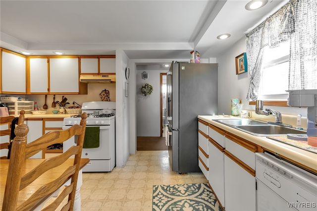 6513 East Bethany Leroy Road, Stafford, NY 14143