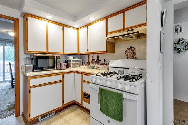 6513 East Bethany Leroy Road, Stafford, NY 14143