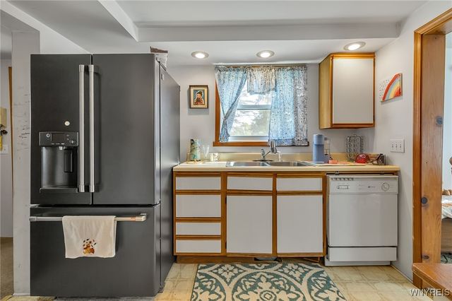 6513 East Bethany Leroy Road, Stafford, NY 14143