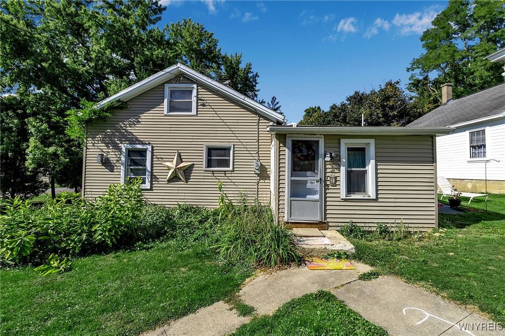 6513 East Bethany Leroy Road, Stafford, NY 14143