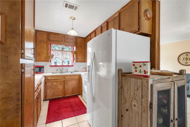 3302 Oregon Trail, Bryan, TX 77803
