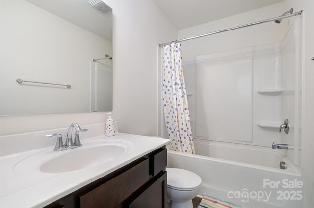 8009 Camden Crossing, Lowell, NC 28098