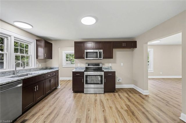 1072 Old State Highway, Asheboro, NC 27205