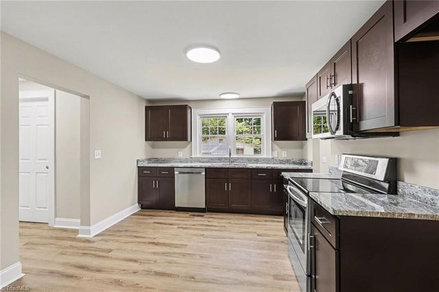1072 Old State Highway, Asheboro, NC 27205