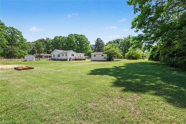 1072 Old State Highway, Asheboro, NC 27205
