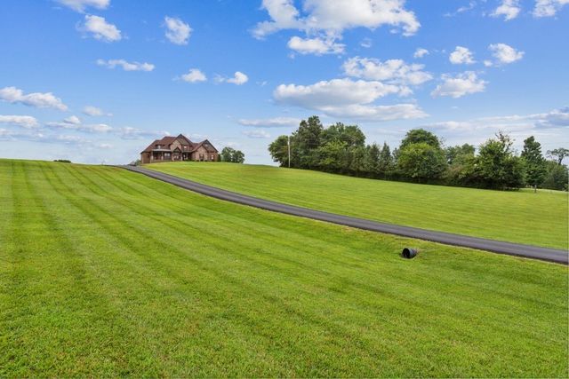 215 George Akins Rd, Westmoreland, TN 37186