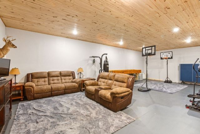 215 George Akins Rd, Westmoreland, TN 37186