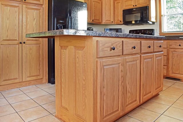1524 E Monroe AVENUE, Hartford, WI 53027