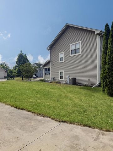 1524 E Monroe AVENUE, Hartford, WI 53027