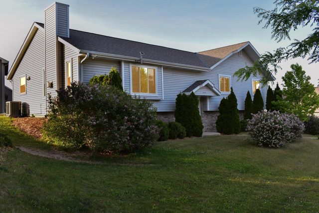 1524 E Monroe AVENUE, Hartford, WI 53027