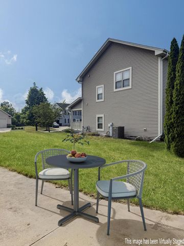 1524 E Monroe AVENUE, Hartford, WI 53027