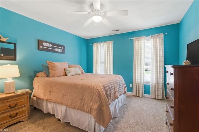 1639 Clearwater LN, Chesapeake, VA 23322