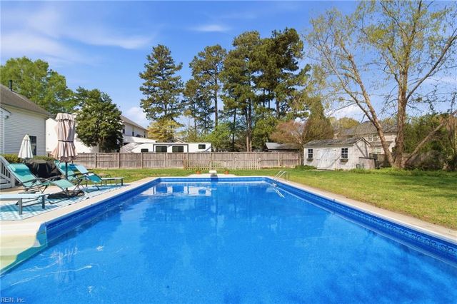 1639 Clearwater LN, Chesapeake, VA 23322