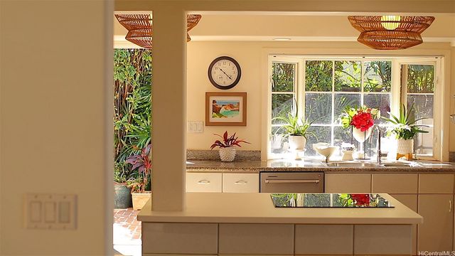 469 A Portlock Road, Honolulu, HI 96825