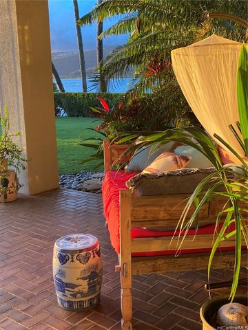 469 A Portlock Road, Honolulu, HI 96825