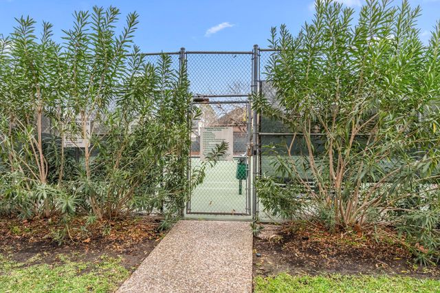 1513 Beaconshire Road, Houston, TX 77077