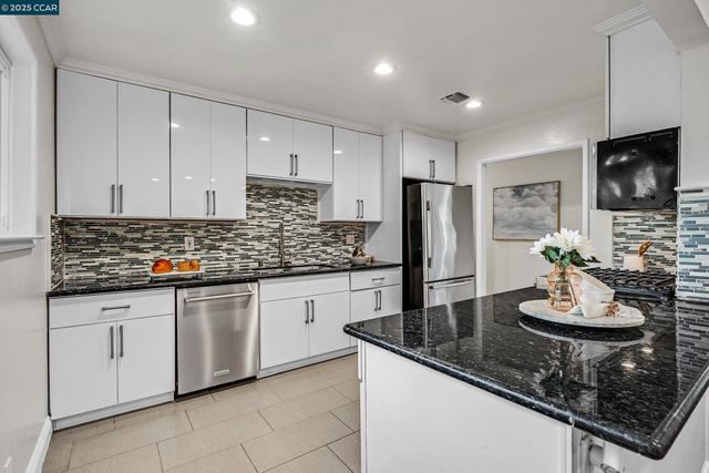 971 W Green St, Martinez, CA 94553