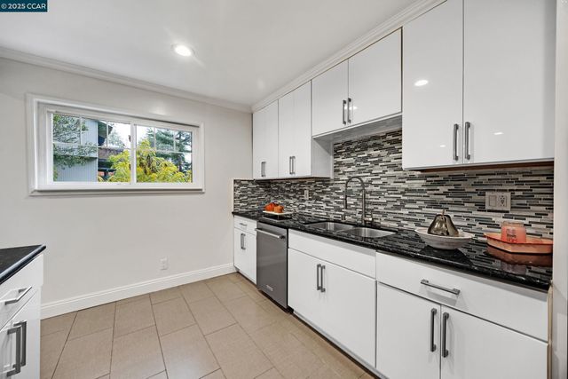 971 W Green St, Martinez, CA 94553